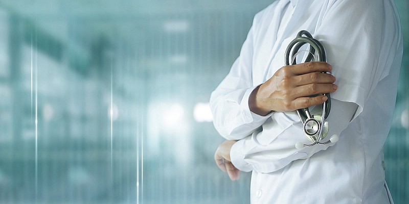 Medici gettonisti, dal 31 luglio stop a nuovi contratti.